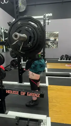 #squat #legday #powerlifter #womenwholift #atx #strongwomen 