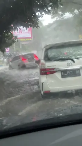 2 april 2024.. Hujan deras sebentar.. Suhat selalu tergenang dan banjir.. Hampir semua jalanan Kota Malang gini..  #fyp #fypシ #malang #fypシ゚viral 