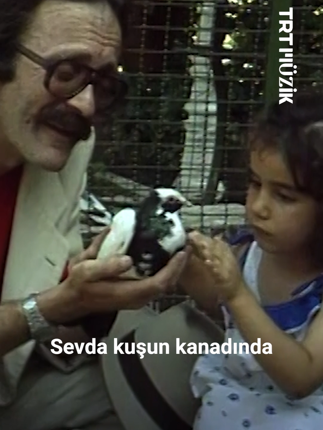 🎞️ Yıllar geçse de eskimeyen bir Cem Karaca klasiği: 