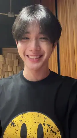 แอบมองอยู่นะ😋