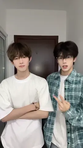 Lần hẹn hò đầu tiên 😉 Chọn đeo kính hay không đeo kính:3 #trend #dance #traideptrungquoc #boychina #抖音 #douyin #fyp #tt #hanphong08 #zy🎋 