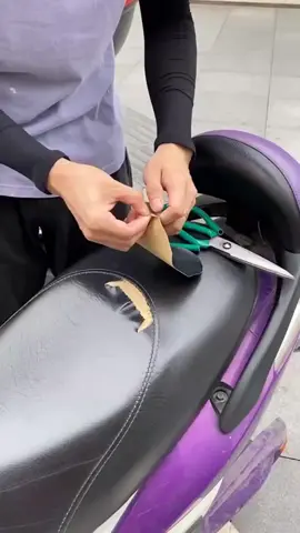 penambal sofa atau jok motor nih, lebih hemat uang dengan memperbaiki sendiri 🥰 #fyp #masukberanda #kursigaming #sofa 