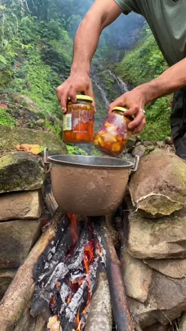 Cooking meat on glass jar in the middle of jungle 🏕️🏞️😋💦🥩🔥 #campfire #solocamping #food #nature #campingfood #asmr #cooking 