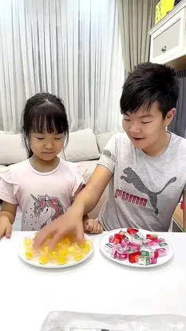 Get my sister’s candy #usa🇺🇸 #xuandongvlog #viral 