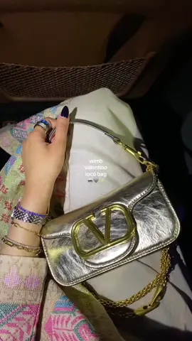she don’t fit much but she sure is fun 💖🪩 #whatsinmybag #valentino #valentinolocobag #bagtok #wimb #jeddah #جدة #ksa 