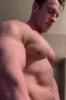 Alessandro Builder!😈 #bodybuilder #chest 