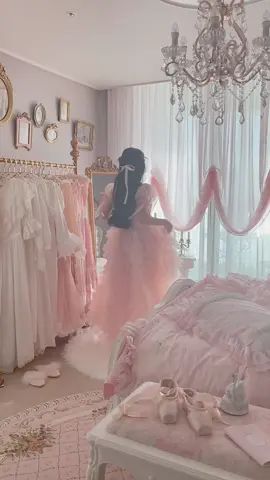 복숭아빛 드레스를 입고 폴짝폴짝🍑 #dress #pinkdress #koreangirl #pinkpinkpink #pinkinterior #pinkaesthetics #romancecore #femininestyle #pinkfeed #pinkroom #balletcore #softaesthetic #princessaesthetic  #coquette #dollette #disneygram#princessroom #barbiecore #girlythings #thatgirl 
