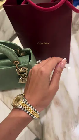 How i love to be a woman ✨ @Dior @ROLEX @Cartier  #luxurylife#luxurylifestyle#luxury#millionaire#rolexwatch#cartier#diamonds#jewellery#dubai#dubailife#foryourpage#dreamlife#dreamlifestyle#nails#dubai_dxb_uae 