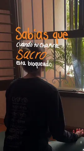 Te interesaria saber mas de los chakras ? 🫶🏻🧡. . . . . . . #yoga #chakras #yogapose #yogamx #yogamexico #yogaenmexico #chakras #despertarespiritual #crecimientopersonal #crecimientoespiritual 