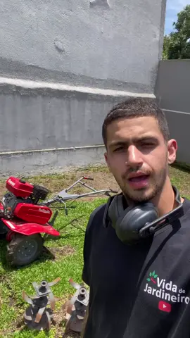 🌿 Potência e Eficiência: Motocultivador Branco 6.5 HP disponível na Campo e Jardim! 🚜 Dê um impulso à sua agricultura com o Motocultivador Branco 6.5 HP, uma máquina robusta e confiável que vai revolucionar o preparo do solo em sua propriedade. ✅ Recursos Destacados: Motor potente de 6.5 HP para enfrentar qualquer desafio. Marca Branco, sinônimo de qualidade e durabilidade. Ideal para pequenos agricultores e horticultores. Versatilidade para diversos tipos de terreno e culturas. 📍 Localização: Venha nos visitar na Rua Rachel Candido de Siqueira, 727 - Almirante Tamandaré. 📞 Contato: ☎️ (41) 98889-2897 ☎️ (41) 3393-8278 Faça hoje mesmo uma visita à nossa loja ou entre em contato para garantir o seu Motocultivador Branco 6.5 HP. Estamos prontos para ajudá-lo a impulsionar sua produção agrícola!