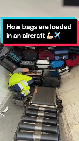 Loading 120 bags in the belly of an aircraft 💪🏻✈️ #airport #aviation #boeing #plane #airplane 