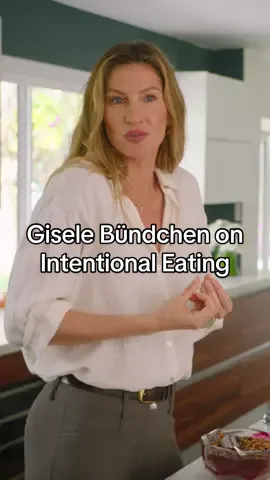 #GiseleBundchen brought #Vogue into her #Miami home and shared some of the tips she lives by from her new cookbook, “Nourish.” Watch the full video on Vogue.com. 