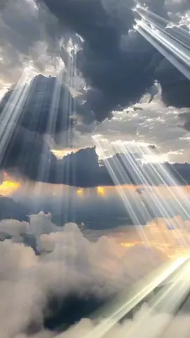 Sunlight shines through the clouds #china #fyp 