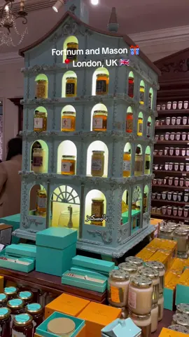 fortnum and mason  #هدايا #فورتنم_اند_مايسون #سياحة #مبتعثين_بريطانيا #لندن🇬🇧 #لندن #لندن_سياحة #اماكن_لندن #كوفي_لندن💕 #مطاعم_لندن 