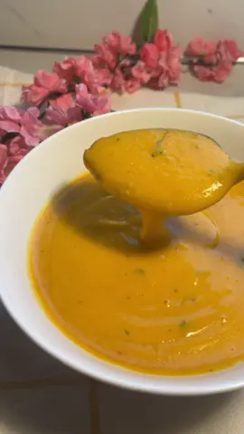 شوربة العدس. .|🍲🔥 • _في قدر عالنار نحط زيت ونقلب خضار ( جزره وبطاطا حلوه و١/٢ حبه من فلفل رومي ملون وبصله وثوم ) حتى تتحمر  _ثم نضيف ١ ك عدس مغسول ومنقوع قبل بفتره وبهارات ( مكعب ماجي وكمون وكزبره ومشكل وفلف اسود وبابريكا وكركم ) وملح ونقلبها مع بعض  _ثم نضيف لها مويه ونغطي عليها ونقلل النار حتى تستوي _نخلطها ونشوف القوام اذا يناسبنا او نخففها بمويه وممكن نضيف لها كريمه طبخ  _نتركها دقيقتين عالنار ونطفي عليها نقدمها مع رشة كزبره عالوجه وخبز مقلي  • وصحه وهنا على قلوبهم . .🫶🏻💜💜💜 • #شوربه_عدس #شوربه #شوربة #وصفات_لذيذة #وصفات_سهلة #وصفات_رمضانيه #RamadanCookingRecipes #رمضان #رمضان_يجمعنا #سهله_وسريعه #اكسبلور #اكسبلورر #اكسبلورexplore #