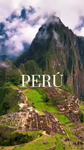 Embrace the magic of Peru.❤🇵🇪 For us it's important to bring you to the sites before the crowds arrive and that you can enjoy the solitude and beauty of the places. 🙌 Looking for more inspiration and recommendations for your stay in Peru?😏 Then click on the link in our biography and talk to a free expert guide. . . . . #cuscoperu #travellife #incatrail #peru #bestdestinations #couplegoals #machupicchuperu #altitudeperu #perutravel #ollantaytambo_cusco_peru🇵🇪 #limaperu🇵🇪 #perou 