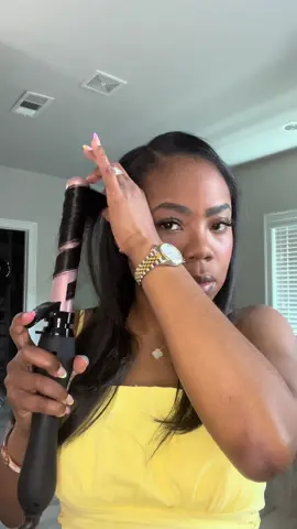 These are my results using the viral Beach Waver curling iron. I am so impressed with the Beachwaver. My curls are so pretty. This curling iron makes curling my hair extensions so easy. This only took me three minutes. @Beachwaver Babes @TheBeachwaver 