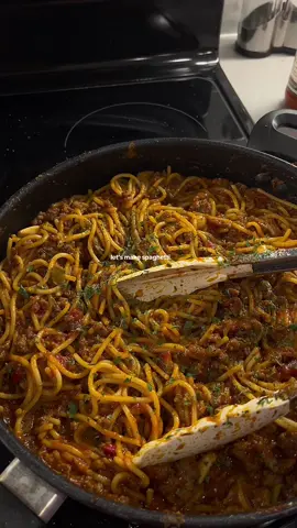 Lets make some spaghetti. It was toooo fye.. you want some ?! 🤣🤌🏿😮‍💨 #fypシ #cookwithme #spaghetti #cookingtiktok #trending 