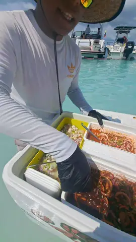 @delicias_calamardo Ellos me trataron tan bien que yo luego les hice este vídeo para recomendarlos con mis amigos cuando vayan a los cayitos porque de todos los que probé estos fueron los mejores!!! se los juro por Dios, jajajaja y aclaro que no soy influencer  por eso la calidad de mi video jajajaja ni edición tiene jajaja  #cayosombrero #morrocoyvenezuela🇻🇪 #rompecolchon #delicias #delmar #flypシ #tiktok #viralvideo 