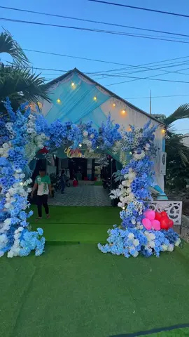 Cổng cưới tone xanh dương trắng, cắm hoa bung#longan #nguyennguyendecor #nguyennguyendecoration #trangtritieccuoi #hoaluacaocap #Love #giatiencaocap #xuhuong #trangtrilongan #62longan 