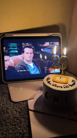 Just turned 29. . . on the 29th. ✨  #friends #friendstvshow #chandlerbing #birthdaycake #29thbirthday #fyp 