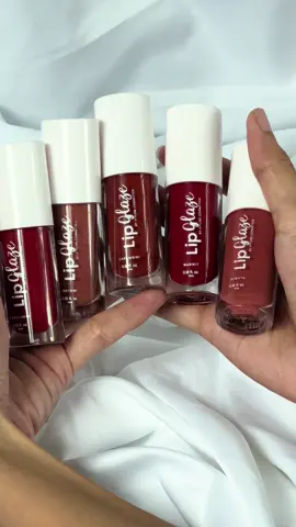 Let VIYLine Cosmetics glaze your day! ✨ #viyline #cosmetics #viylinecosmetics #viycortez #makeup #lipglaze #fyp 