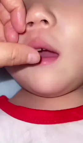 Children’s U-shaped toothbrush,try this for babies who don’t like brushing their teeth#ushapedtoothbrush #kidtoothbrush #childrentoothbrush #kidthing #goodthing #foryou #fyp #lebaranekstrasale 