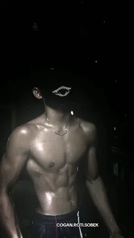dijamin bikin nagih sama roti sobeknya 😎 #coganrotisobek #cogan #sixpack #gym 