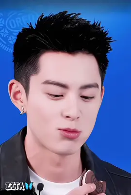 Ăn bánh thôi mà có cần phải biểu cảm thế không 🤭 #vuonghacde #dylan #dylanwang #dylanwang王鹤棣 #cute #cute #LearnOnTikTok #wanghedi #王鹤棣_dylan #xuhuongtiktok 