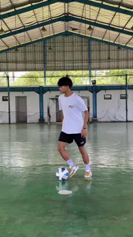 Kalian masih panikan? Tonton sampai abis‼️ 👟: @Calci Indonesia #AlifFutsal  #Futsal #Football #SkillFootball  #SkillFutsal #FutsalIndonesia 