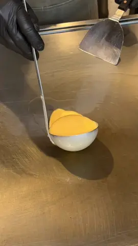 博多で大行列のオムライス😋 ◎ ハンバーグオムライス¥1,600 チーズトッピング+200 【店舗名】いくら博多店 はんばーぐとおむらいすのお店 【住所】福岡県博多区博多駅前２丁目８−１２ ザ・ブラッサム博多ビル 204区画 【アクセス】博多駅口から徒歩5分 【営業時間】11:30-14:00、17:00-20:00 【定休日】なし 【予算】￥1,000～￥2,000 福岡で行列ができる 肉球の焼印で有名なオムライス屋さん✨ カウンター席に座れたら 目の前でオムライスつくるところを 見ることができます！ ここだけの話、 11:00ぐらいに並ぶのがオススメ🤫 #福岡グルメ #japanesefood #tiktokfood 