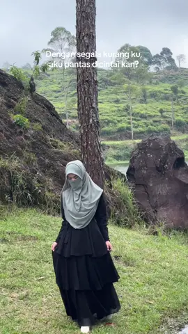 Kalo kau menjadikan kekuranganku sebagai alasanmu untuk pergi, maka cintamu tidak sebesar itu