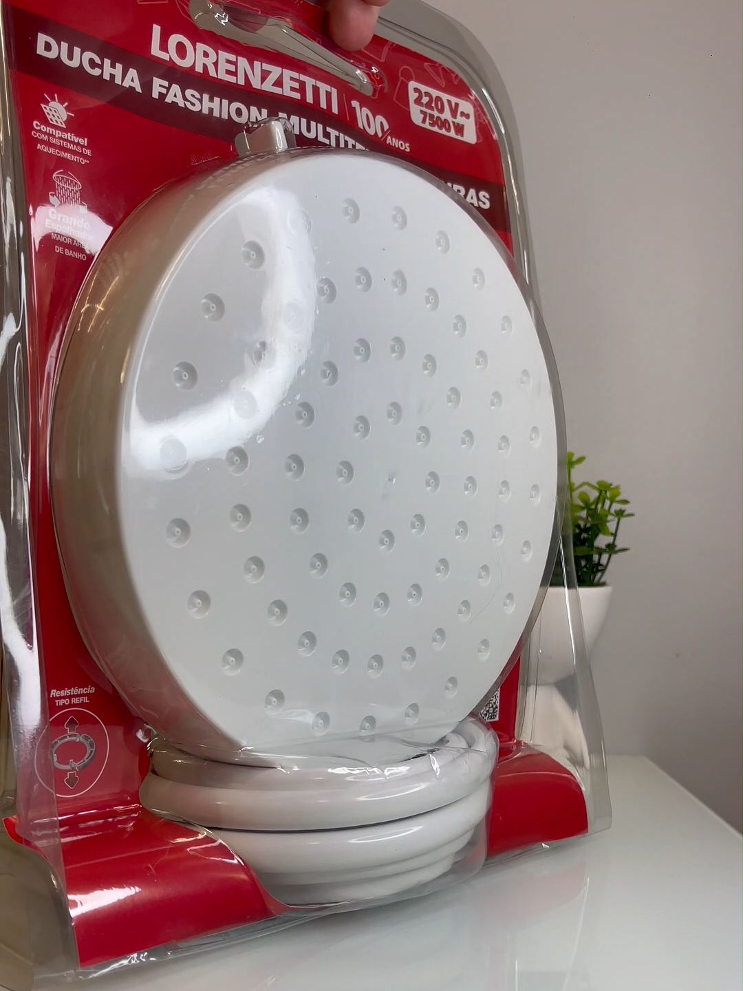 Banho com estilo e praticidade! 💦✨  Conheça o Chuveiro Elétrico Lorenzetti Fashion: compacto, elegante e cheio de diferenciais!  Com 4 opções de temperatura e um design moderno, é a escolha perfeita para quem busca conforto e economia no banho. 💫  #chuveiro #ducha #encanamento #hidráulica #construçãocivil #reformaresidencial #reparos #duchas  #bannheiro #obra #diariodeobra #construção #banheiropequeno #lar #casa