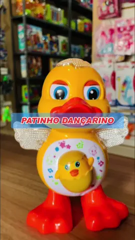 🦆✨ Deixe a diversão começar com o Pato Dançarino Musical! 🎶🕺 Com movimentos graciosos, olhos expressivos e uma boca animada, este brinquedo interativo vai encantar os pequenos e transformar qualquer ambiente em uma festa colorida! 💃🕺 Luzes vibrantes completam a experiência para uma diversão cativante! Adequado para todos os pequenos exploradores, meninos e meninas. 🌟 Envio imediato para mais alegria!  #PatoDançarino  #BrincadeiraInterativa  #DiversãoGarantida #VitorMagazine