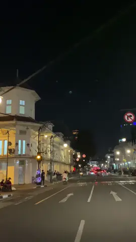 dan bandung bagiku...... #nightride #bandung #braga #radio 