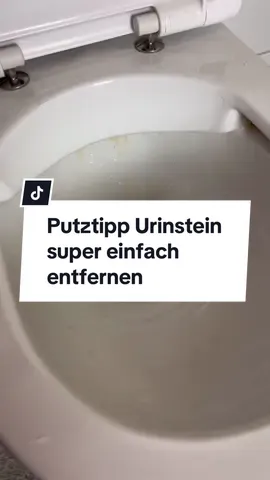 Als ich vorgestern in meiner story erzählt habe, dass ich das Klo von Urinstein befreit habe, kam so viele Fragen, wie ich das gemacht habe. Hier einmal die Erklärung. Kanntest du diesen Trick schon? Wenn dir das Video gefällt, freue ich mich über ein Herz zum wieder finden einfach abspeichern und für mehr solcher Tipps und Tricks folgt mir doch super gerne sa #haushaltstipp #haushaltstipps #putztricks #toilette #tipps #nachhaltigputzen 