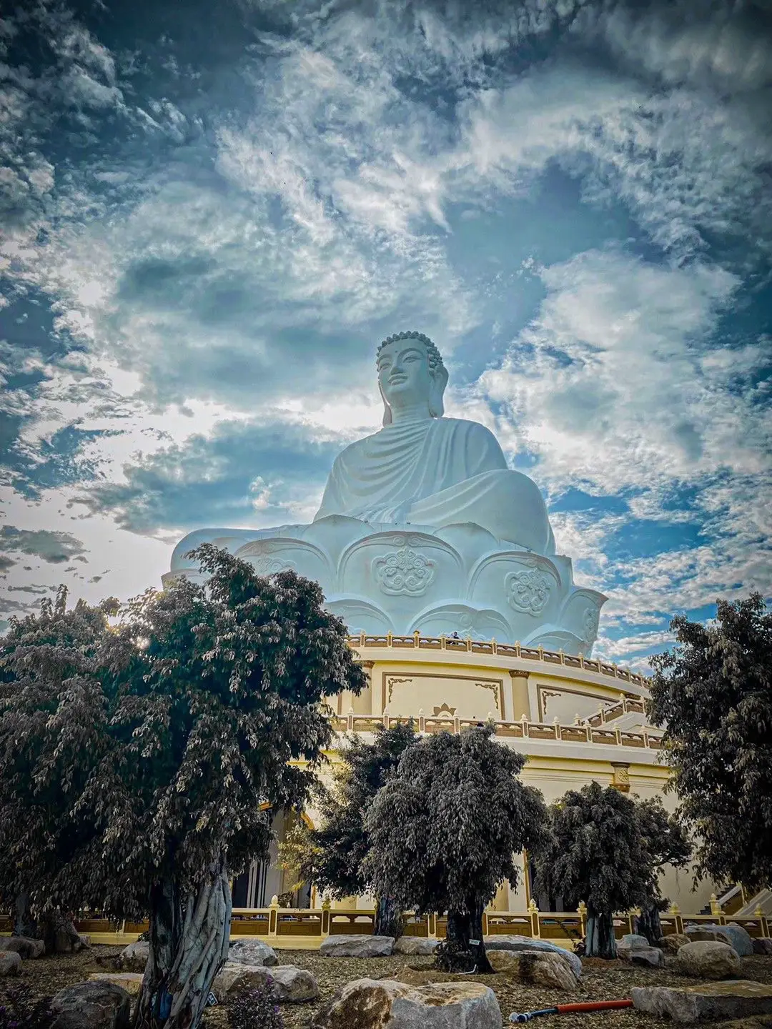 Giá trị của một con người không phải là khi họ đang ở vị trí thuận lợi mà là khi họ đang rơi vào hoàn cảnh khó khăn và đau khổ nhất ❤️  #phatphap #xuhuong #loiphatday 