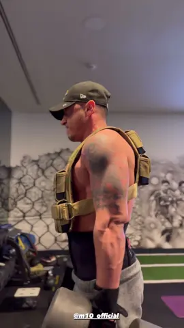 🔥 ¡ÖZIL ON FIRE! @alperaksacofficial #tiktokfootballacademy #deportesentiktok #futbol #ozil 