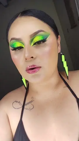 ⚡💚makeup Verde Neon 💚⚡#maquillajeneon #verdeneon #fosforecente #makeupfosforecente #verdefosforecente💚 