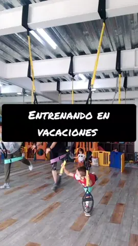 Cuando los peques imitan lo que ven... y nos dejan entrenar un ratito!!! #fit #Fitness #momfit #momlife #momfitness #kidsfitness#ejercicio #fitmotivation #mamafit #mamafitness 