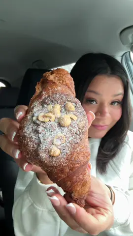 EATING A CROOKIE🍪🥐, A BLUEBERRY CRAFFLE 🫐🧇🥐 AND 2D CROISSANTS!! 💘 #crookie #craffle #croissant #croissants #2dcroissant #asmr #crunch #mukbang @Chateau de Chantily Cafe 