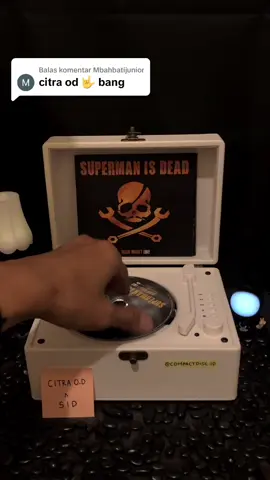 Membalas @Mbahbatijunior hell yeah! 🔥 . Request: Follow & komen! Audio: Suara asli CD 💿🎛️ . #compactdiscid #cdartwork #citraod #supermanisdead #blackmarketlove #punkrock #rockpunk 