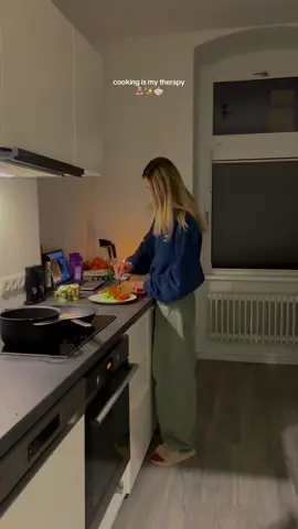 pretty girls cook when they’re stressed 🎀🧃#cooking #dinner #Home #alone #fup #fu #fyp #aesthetic #aestheticvideos #therapy 