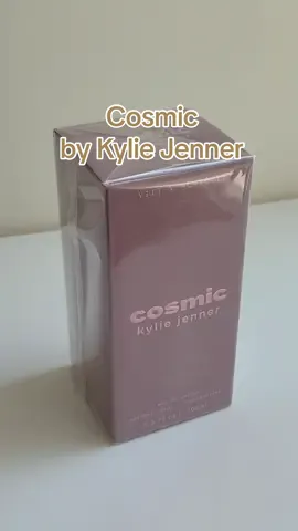 Mùi nước hoa mới của ả Kylie, thơm sang ngọt mê điên y như người 🤍🥹 #cosmic #nuochoachiet #kyliejenner #perfumetiktok #unboxing #asrm 