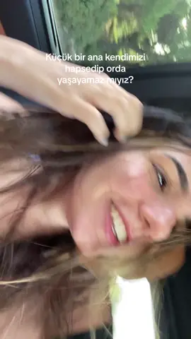 Yazın deniz sonrası araba karaokesi>