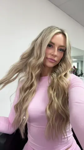 The extensions are backkkkk🫣😆 #nbrextensions #hairtransformation #hairtransition #hairextensions #millennialmom #MomsofTikTok #hairday 