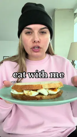 i find eat with me videos so comforting 😂 also @hulu im very mad at you rn #eatwithme #crunchasmr #asmrfood #asmreating #asmrcrunch #mukbang 