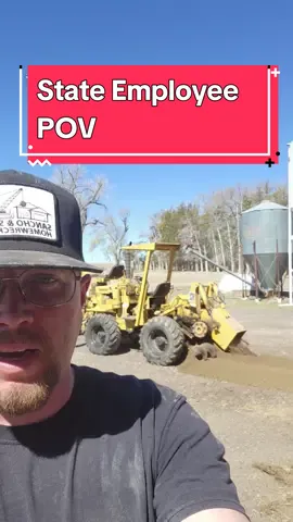 Kind of feel like a government employee. Takes three to hold the shovel up and one to dig. #trenching #vermeer #agtok #ranching #eatbeef 