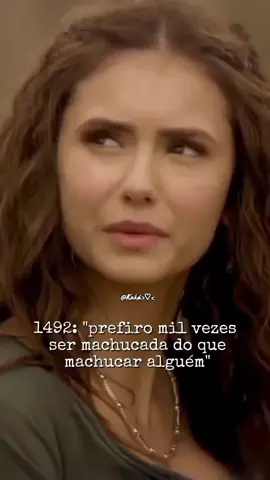 Não passo panos pra maldade de Katherine! Mas ela era tão doce, a maldade e dor que passou a transformou....🥺💔 #katherinepierce #katherine #tvdu #tvdu #tvduniverse #diariosdeumvampiro #thediariesvampire #katherinepierce #stefansalvatore #damonsalvatore 