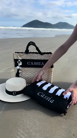Kit personalizado para deixae sua viagem ainda mais linda! #kitpersonalizado #bolsapalhapersonalizada #kitpraia 